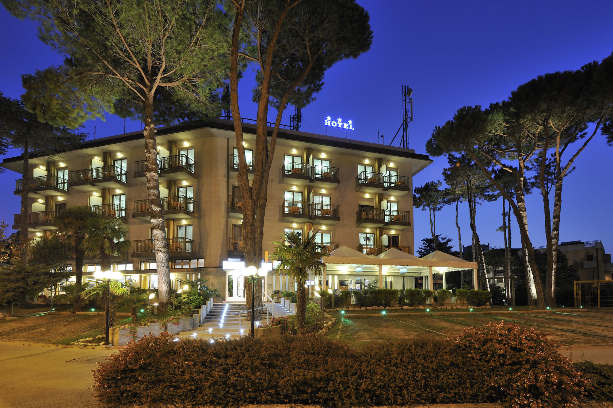 Hotel Vina De Mar Lignano Sabbiadoro Exterior foto