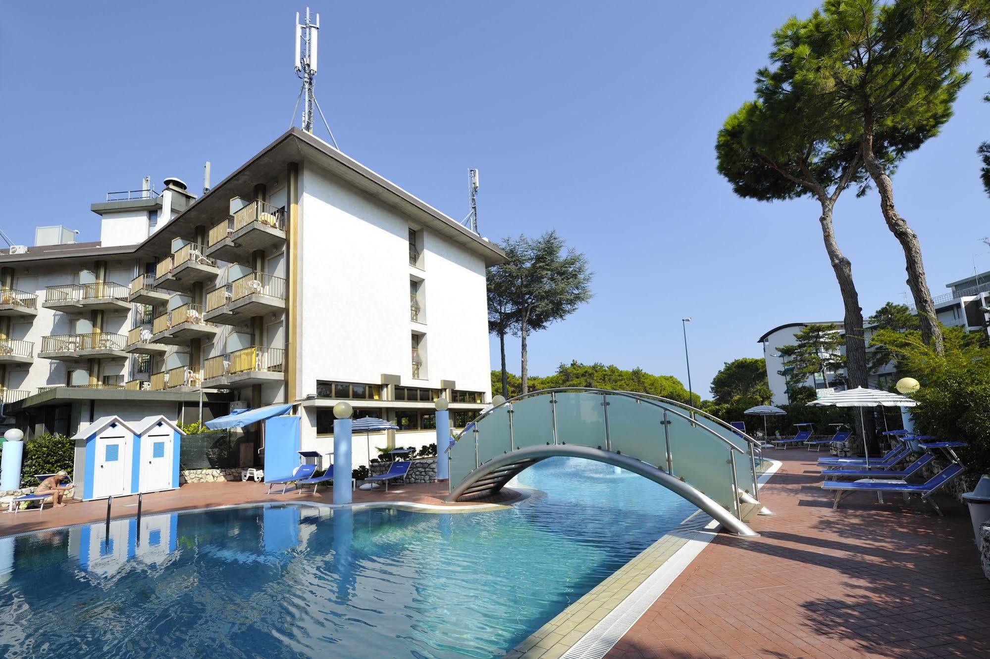 Hotel Vina De Mar Lignano Sabbiadoro Exterior foto